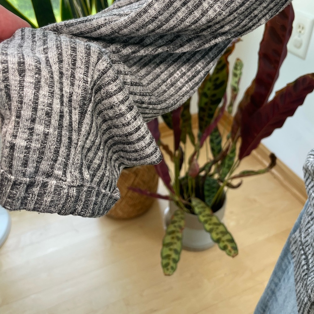 H&M : Gray Ribbed Thermal Top - Picture 5 of 7